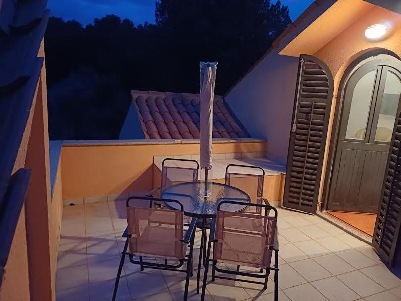 Apartmani Delas 2 Pjescana Uvala Dış mekan fotoğraf