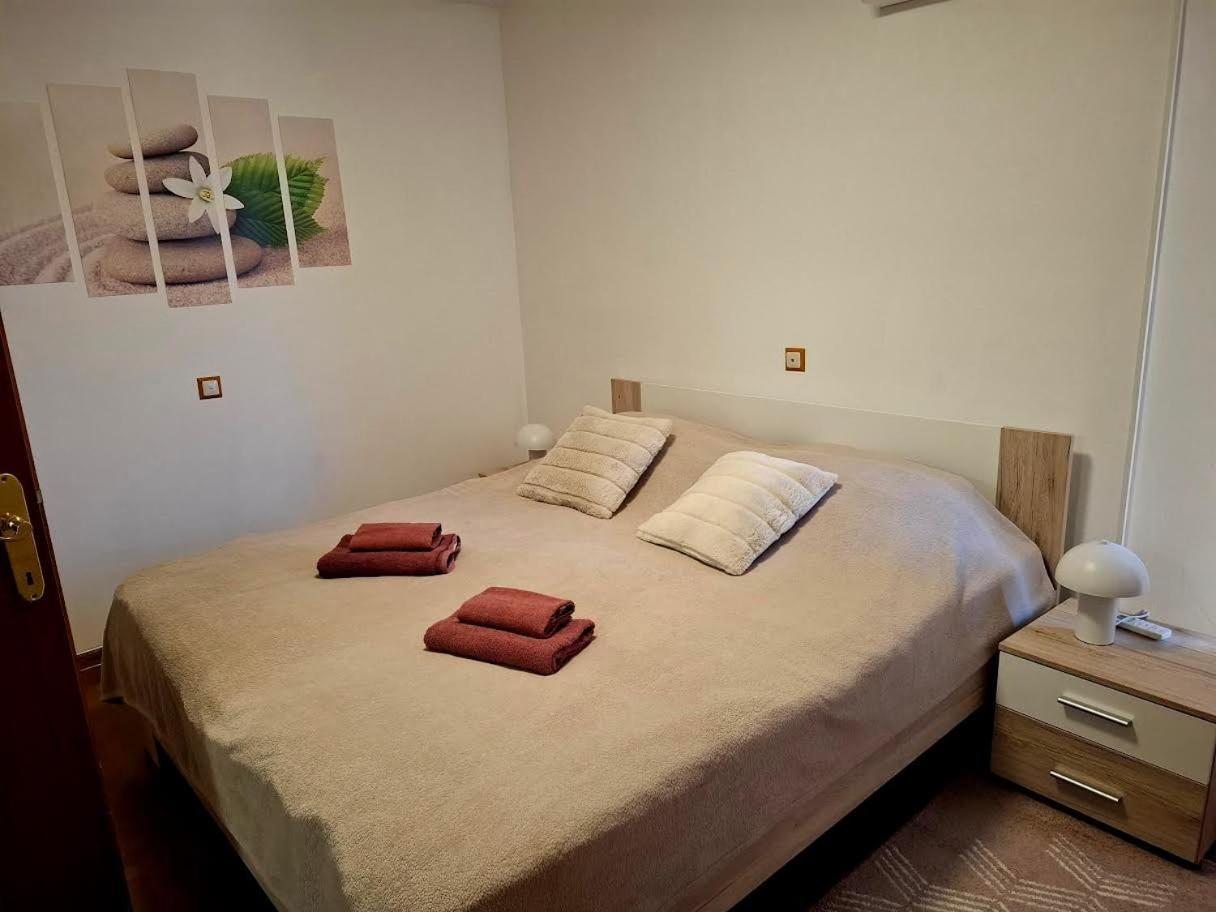 Apartmani Delas 2 Pjescana Uvala Dış mekan fotoğraf